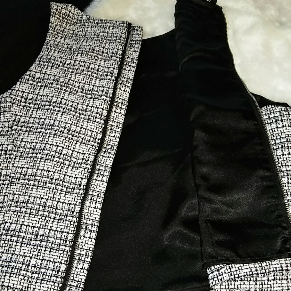 Express Crop Top - Picture 3 of 4